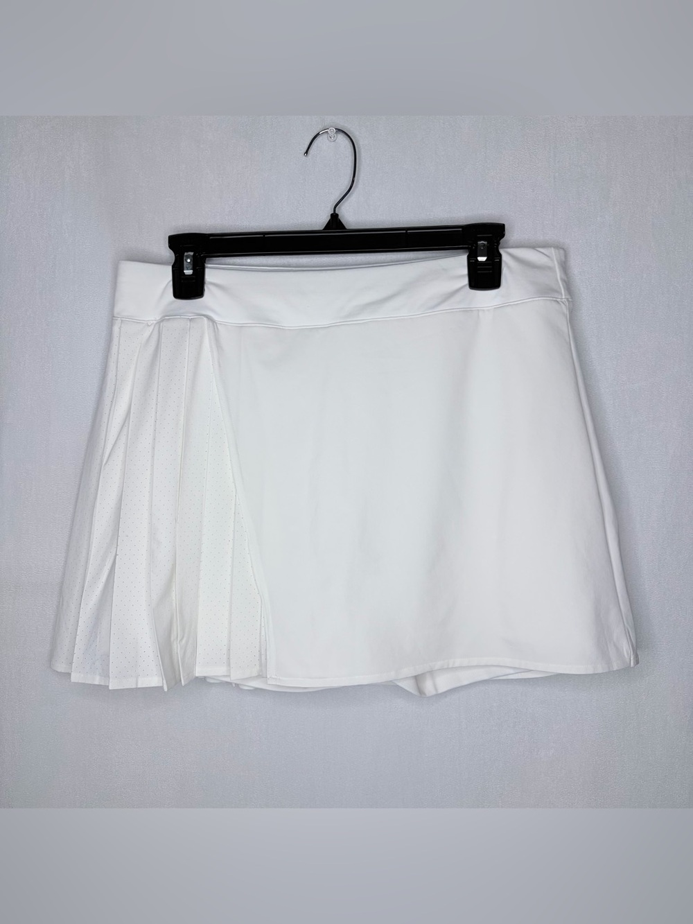Lululemon‎ Asymmetrical White Pleated Mini Skirt - Picture 4 of 9